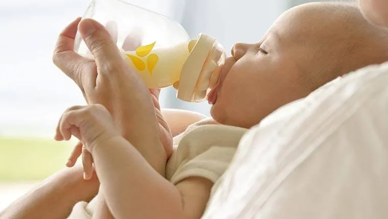 Bình sữa cho bé